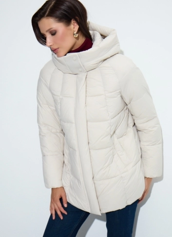 Женский пуховик с капюшоном фото