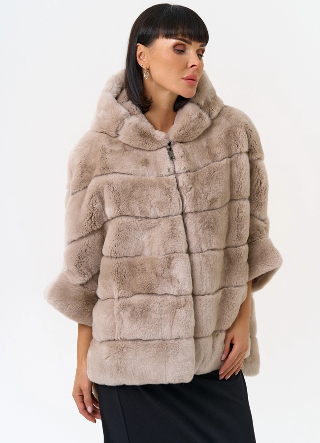Короткая шуба из меха кролика с капюшоном модель № 25886 в рассрочку