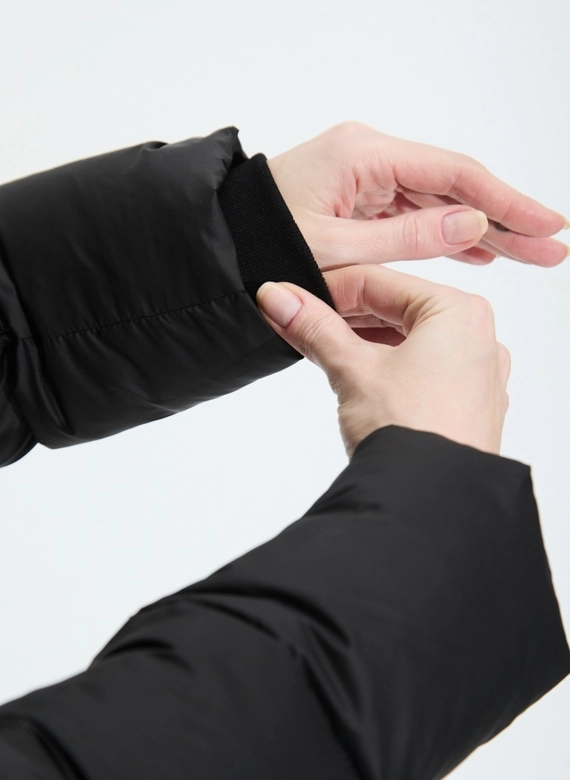 Женский пуховик с капюшоном фото
