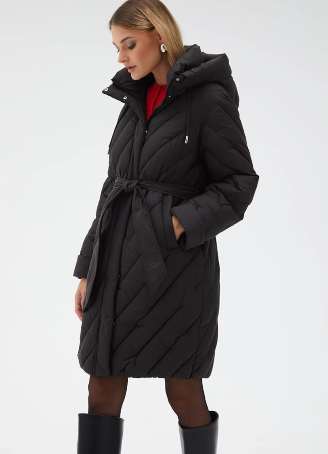 Женский пуховик черного цвета с поясом модель № 31120 в рассрочку