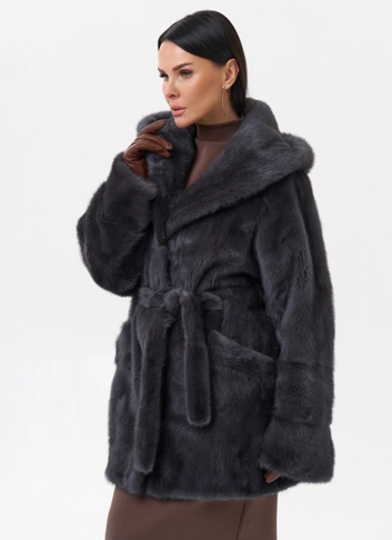 Короткая норковая шуба с капюшоном